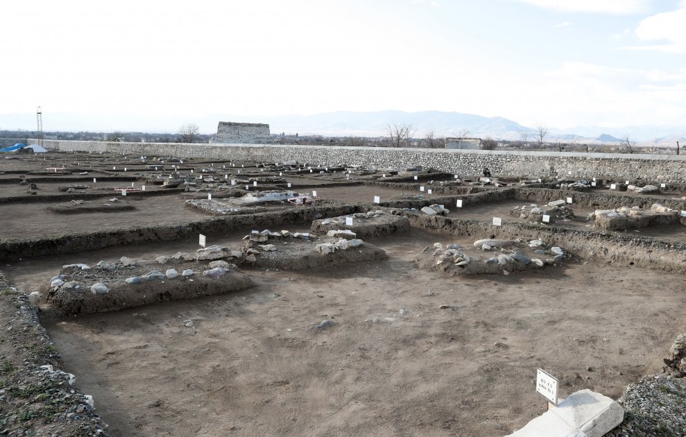 President Ilham Aliyev and First Lady Mehriban Aliyeva viewed ongoing restoration works at Imarat Complex in Aghdam (PHOTO/VIDEO)