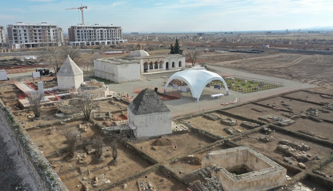 President Ilham Aliyev and First Lady Mehriban Aliyeva viewed ongoing restoration works at Imarat Complex in Aghdam (PHOTO/VIDEO)