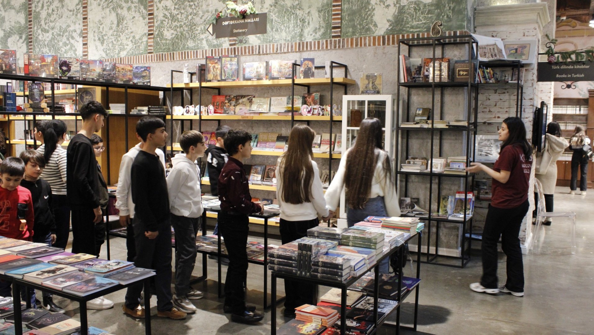В Бакинском книжном центре состоялся яркий новогодний праздник для детей (ФОТО)