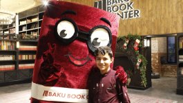 В Бакинском книжном центре состоялся яркий новогодний праздник для детей (ФОТО)