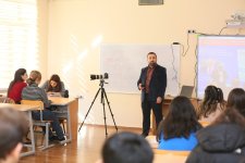 Как снять Новый год? В Бакинском Славянском университете прошел мастер-класс по фотоискусству (ФОТО)