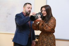 Как снять Новый год? В Бакинском Славянском университете прошел мастер-класс по фотоискусству (ФОТО)