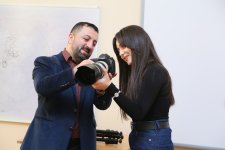 Как снять Новый год? В Бакинском Славянском университете прошел мастер-класс по фотоискусству (ФОТО)