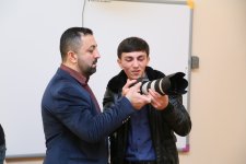Как снять Новый год? В Бакинском Славянском университете прошел мастер-класс по фотоискусству (ФОТО)