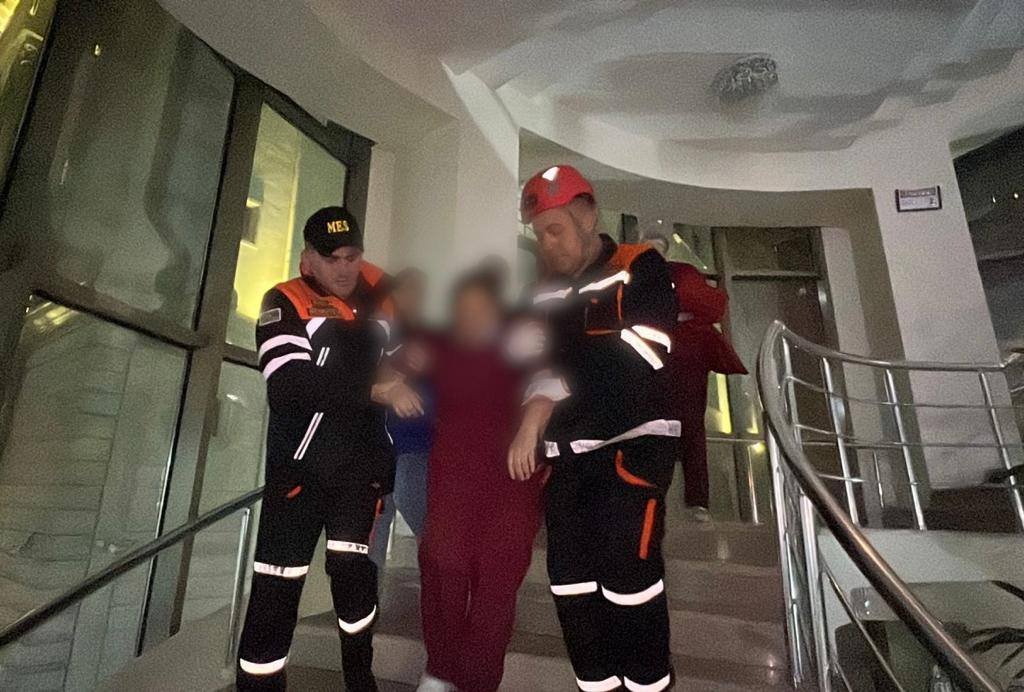 Пожар в Республиканском перинатальном центре в Баку потушен, пациенты эвакуируются (ФОТО/ВИДЕО) (Обновлено-3)