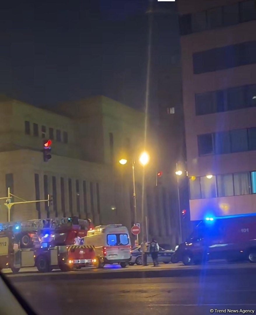 Пожар в Республиканском перинатальном центре в Баку потушен, пациенты эвакуируются (ФОТО/ВИДЕО) (Обновлено-3)