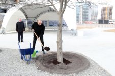 President Ilham Aliyev views construction, redevelopment works, conditions created in Office building in Central Park Quarter of Baku White City (PHOTO)