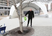 President Ilham Aliyev views construction, redevelopment works, conditions created in Office building in Central Park Quarter of Baku White City (PHOTO)