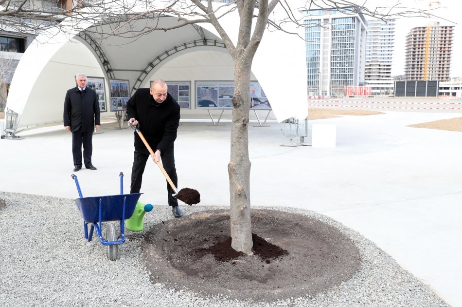 President Ilham Aliyev views construction, redevelopment works, conditions created in Office building in Central Park Quarter of Baku White City (PHOTO)