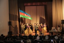 Лала Мамедова встретилась с поклонниками (ФОТО)