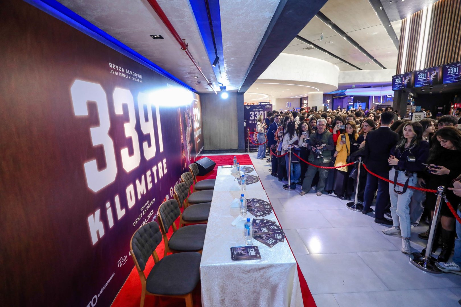 "3391 километр" турецких звезд Дерьи Пынар Ак и Ахмета Хактана Завлака в Баку (ФОТО/ВИДЕО)