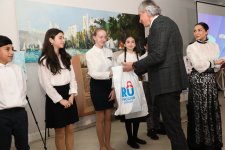 В Баку состоялась церемония награждения победителей проекта "Книги и писатели юбиляры" (ФОТО)