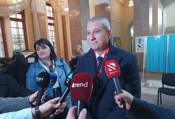 Italian MP hails activity of young voters in Azerbaijan's presidential election (PHOTO)