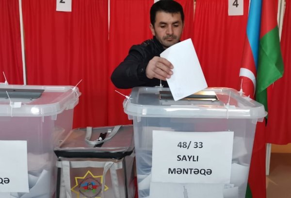 На избирательном участке №33 в поселке Гобу зафиксирована активность избирателей - председатель (ФОТО)