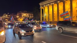 Baku hails jubilant car procession, marking Ilham Aliyev's presidential poll win (PHOTO)
