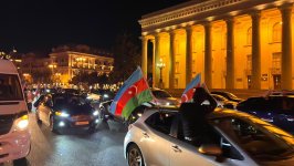 Baku hails jubilant car procession, marking Ilham Aliyev's presidential poll win (PHOTO)