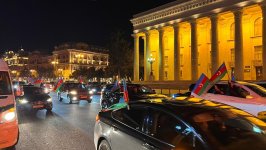 Baku hails jubilant car procession, marking Ilham Aliyev's presidential poll win (PHOTO)
