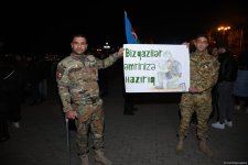 На улицах Баку празднуют победу Ильхама Алиева на президентских выборах (ФОТО/ВИДЕО)