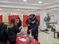 Police officers actively vote in extraordinary presidential election in Azerbaijan (PHOTO)