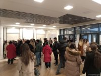 Избиратели Сабунчинского района Баку активно голосуют на президентских выборах (ФОТО)