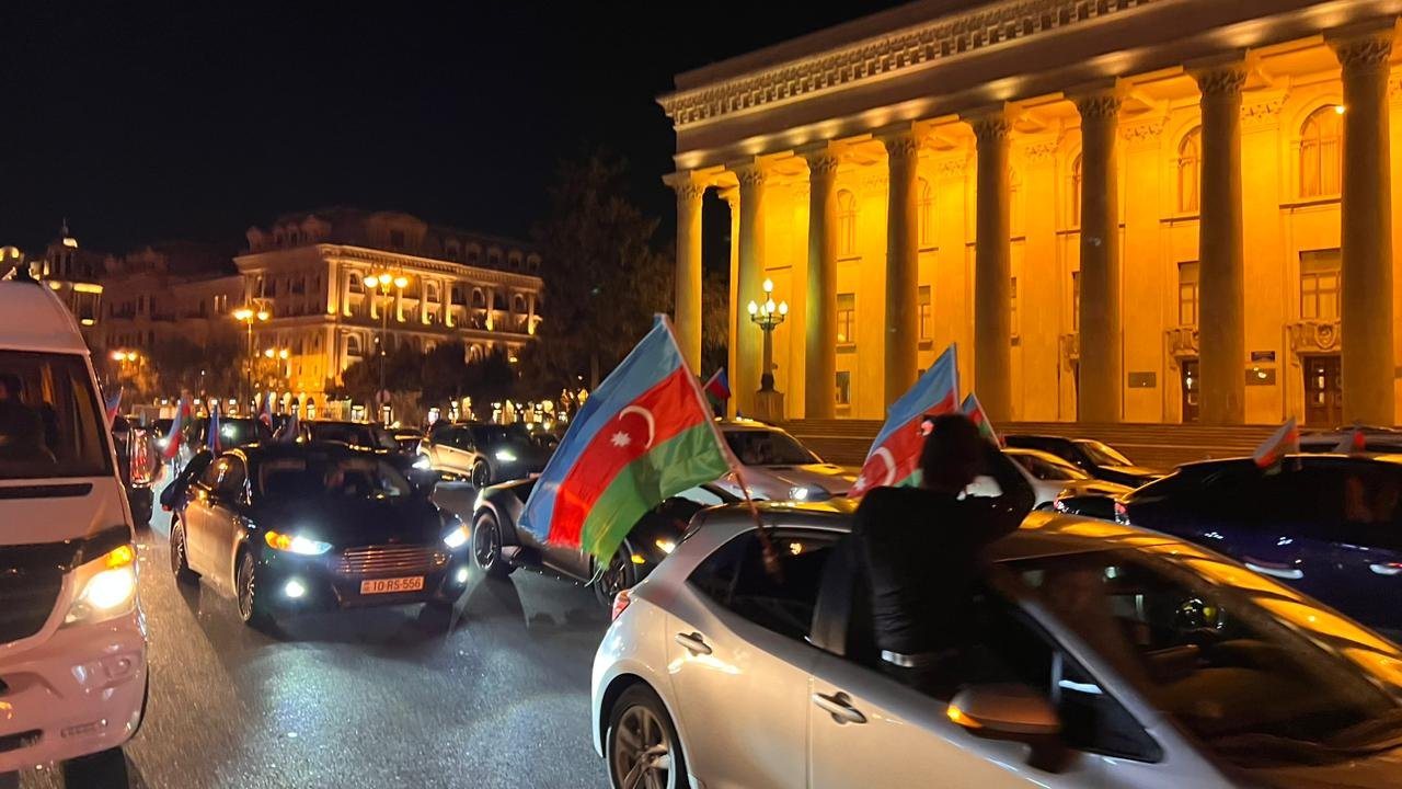 Baku hails jubilant car procession, marking Ilham Aliyev's presidential poll win (PHOTO)