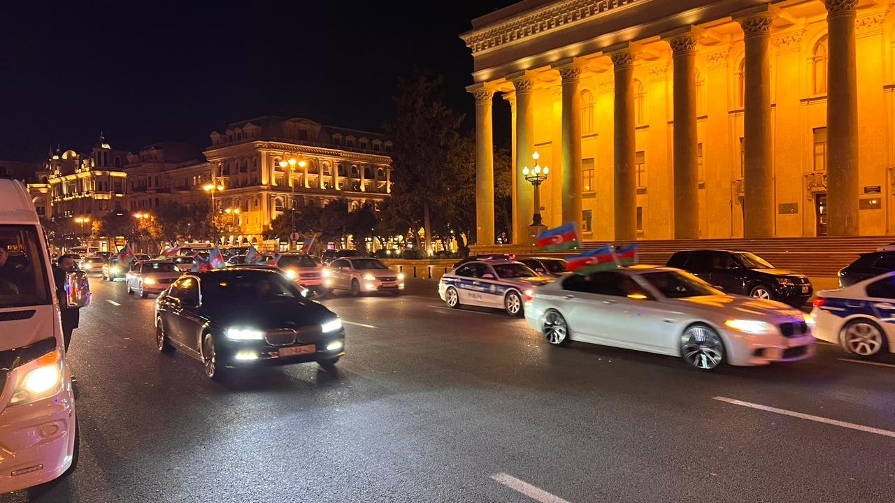 Baku hails jubilant car procession, marking Ilham Aliyev's presidential poll win (PHOTO)