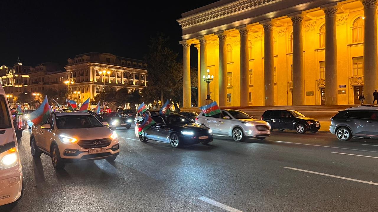 Baku hails jubilant car procession, marking Ilham Aliyev's presidential poll win (PHOTO)
