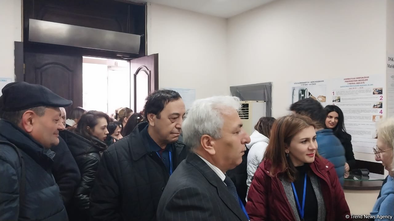 Azerbaijan's Minister of Ecology and Natural Resources votes in presidential election (PHOTO)