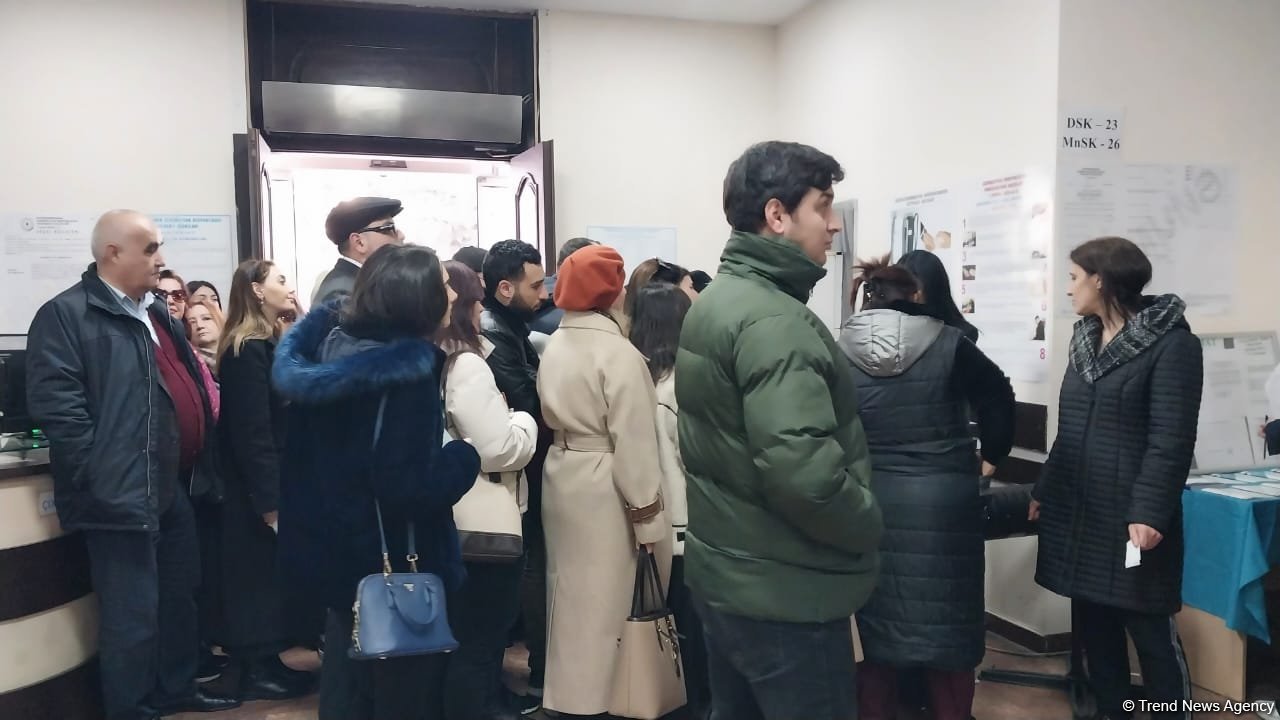 Azerbaijan's Minister of Ecology and Natural Resources votes in presidential election (PHOTO)