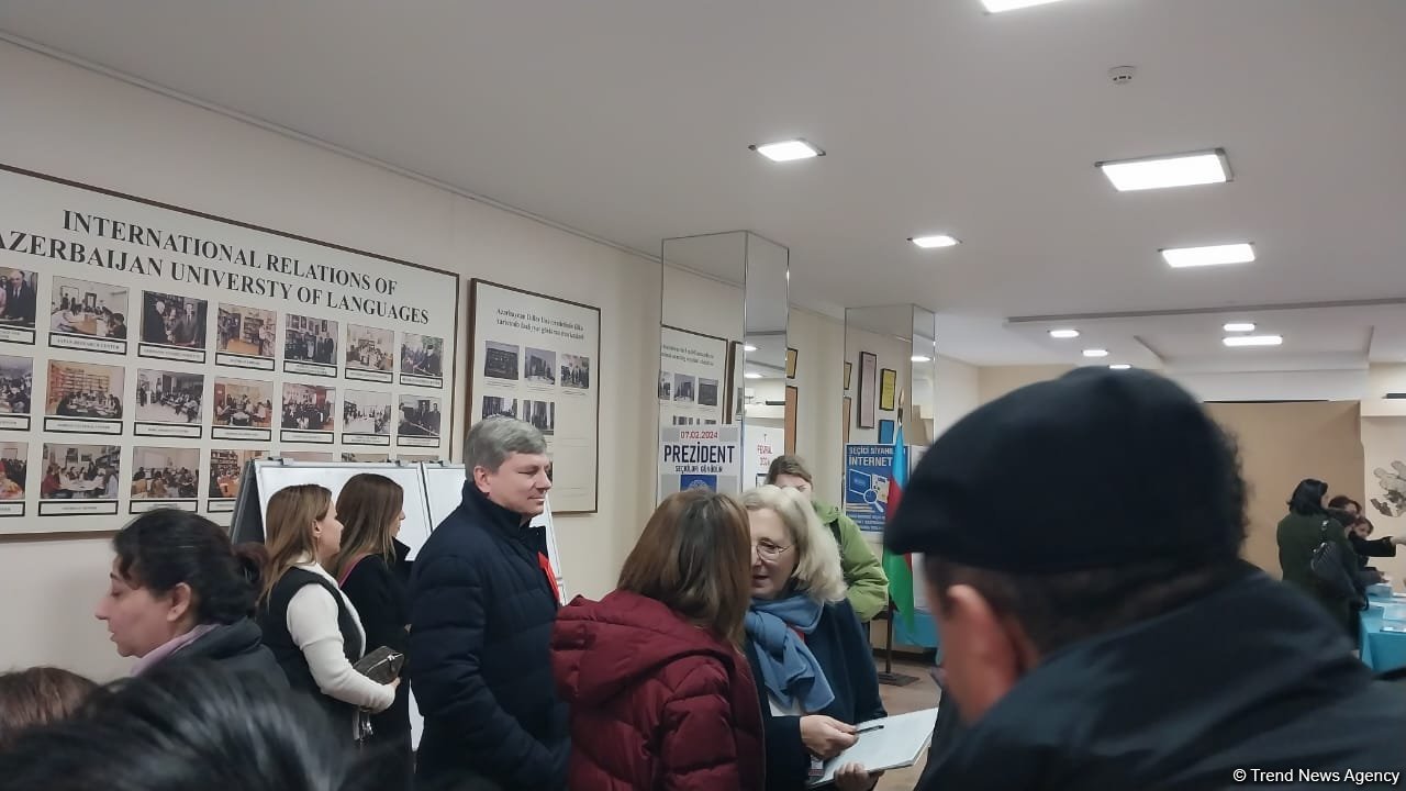 Azerbaijan's Minister of Ecology and Natural Resources votes in presidential election (PHOTO)