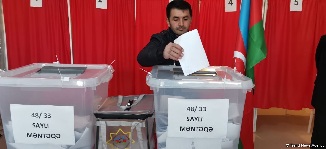 На избирательном участке №33 в поселке Гобу зафиксирована активность избирателей - председатель (ФОТО)