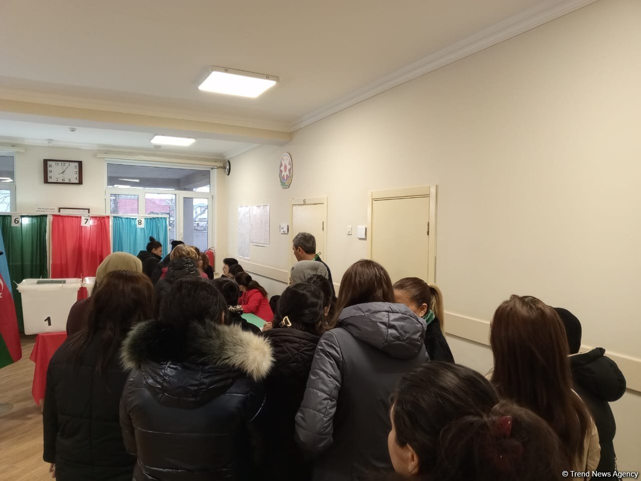 Избиратели Сабунчинского района Баку активно голосуют на президентских выборах (ФОТО)