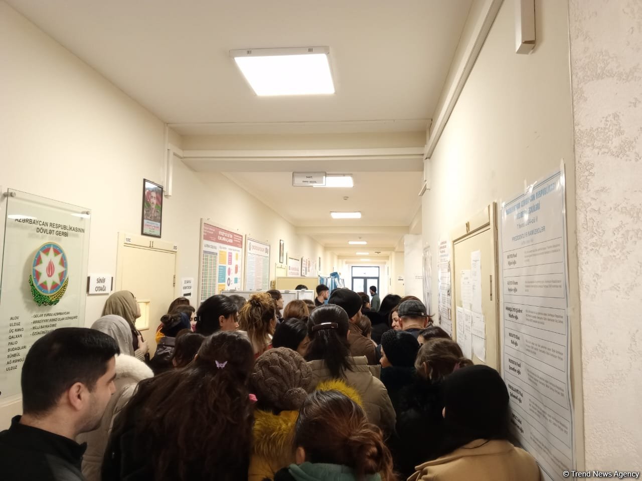 Избиратели Сабунчинского района Баку активно голосуют на президентских выборах (ФОТО)