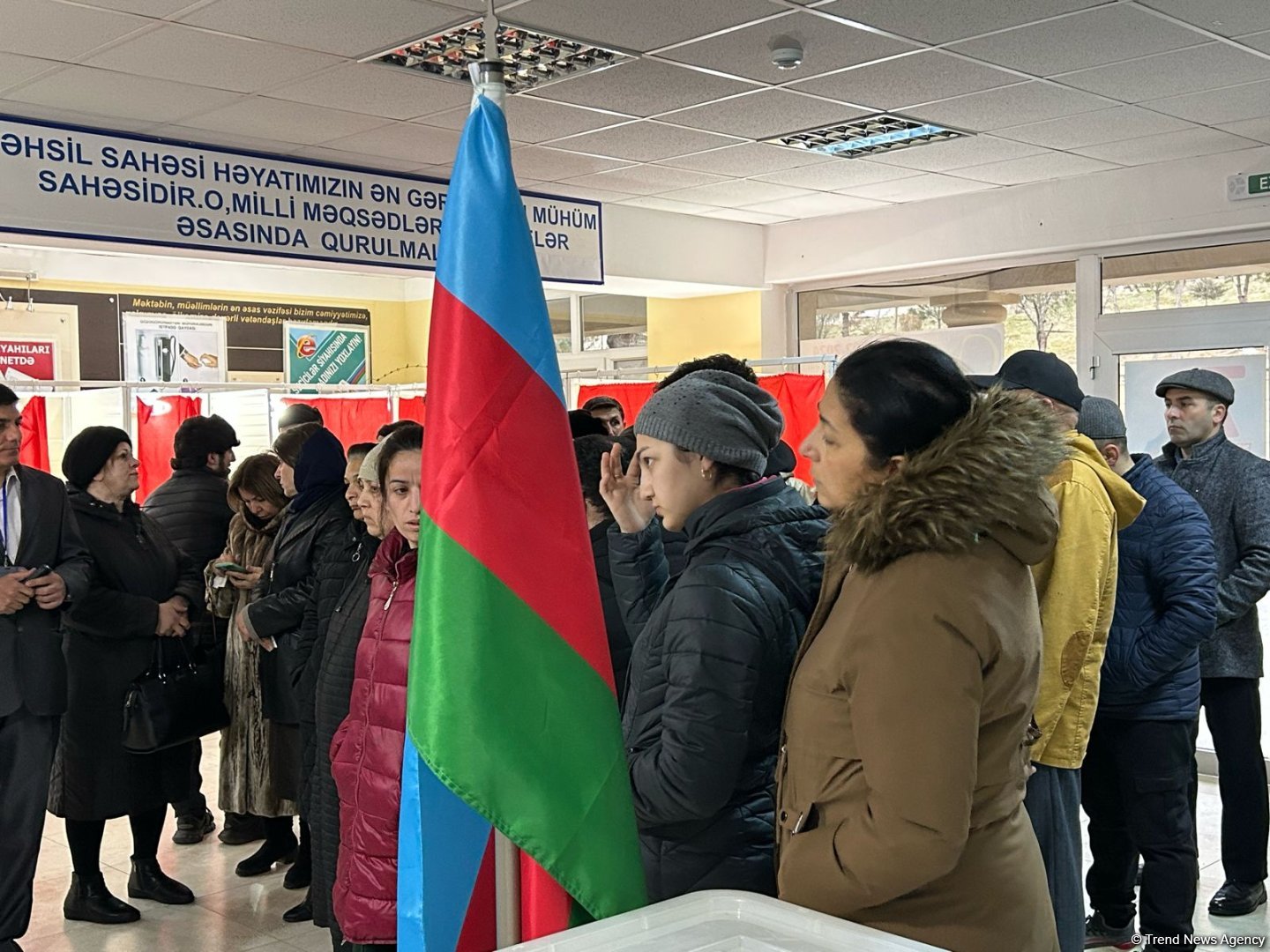 В Сураханском районе наблюдается наплыв избирателей в участки (ФОТО)