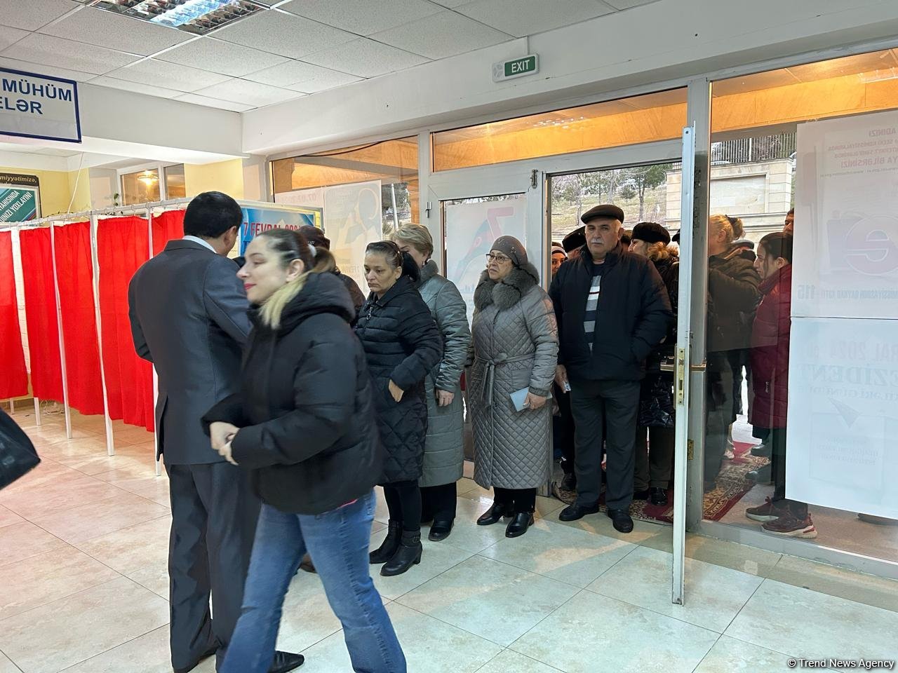 В Сураханском районе наблюдается наплыв избирателей в участки (ФОТО)