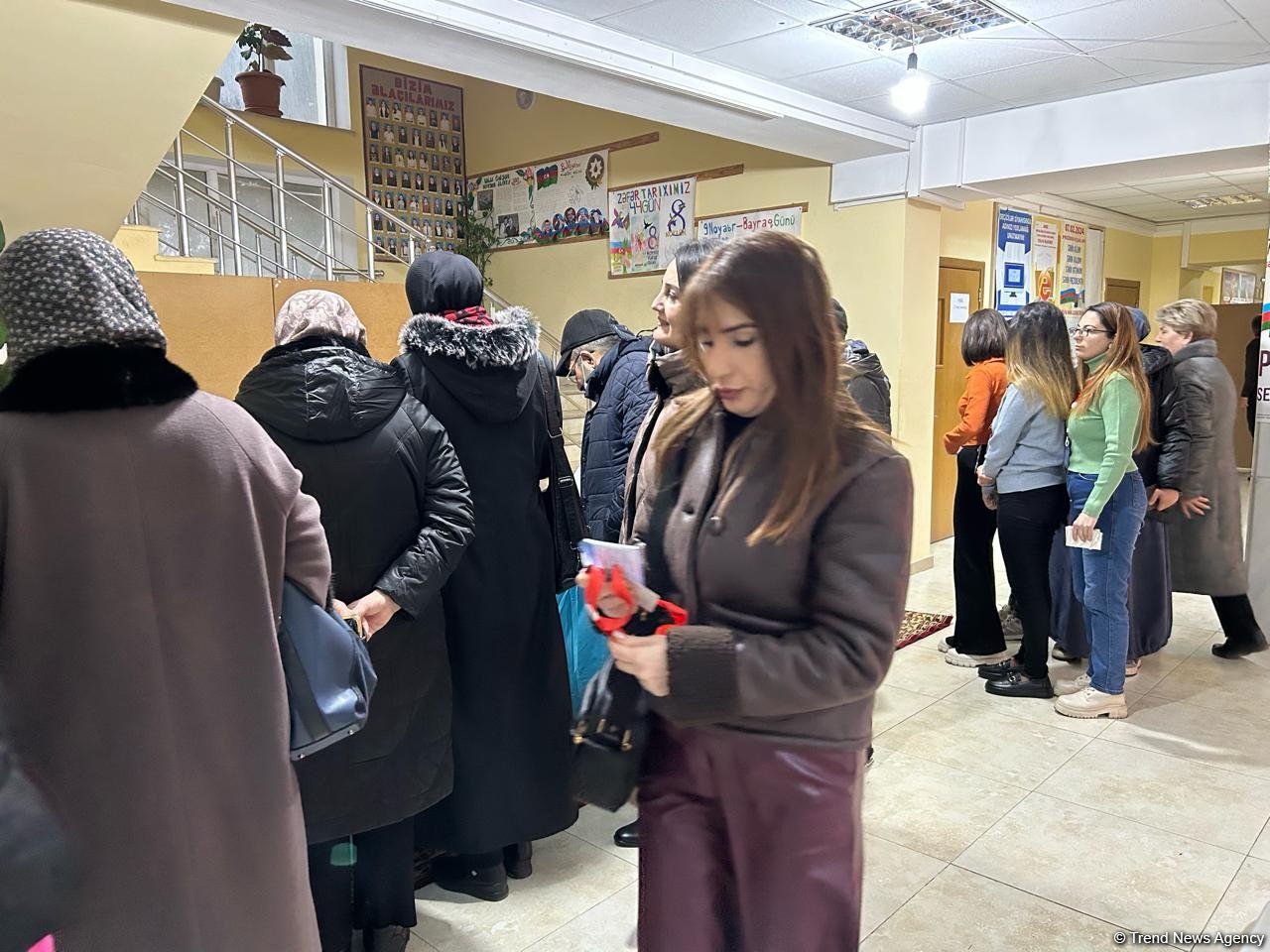 В Сураханском районе наблюдается наплыв избирателей в участки (ФОТО)