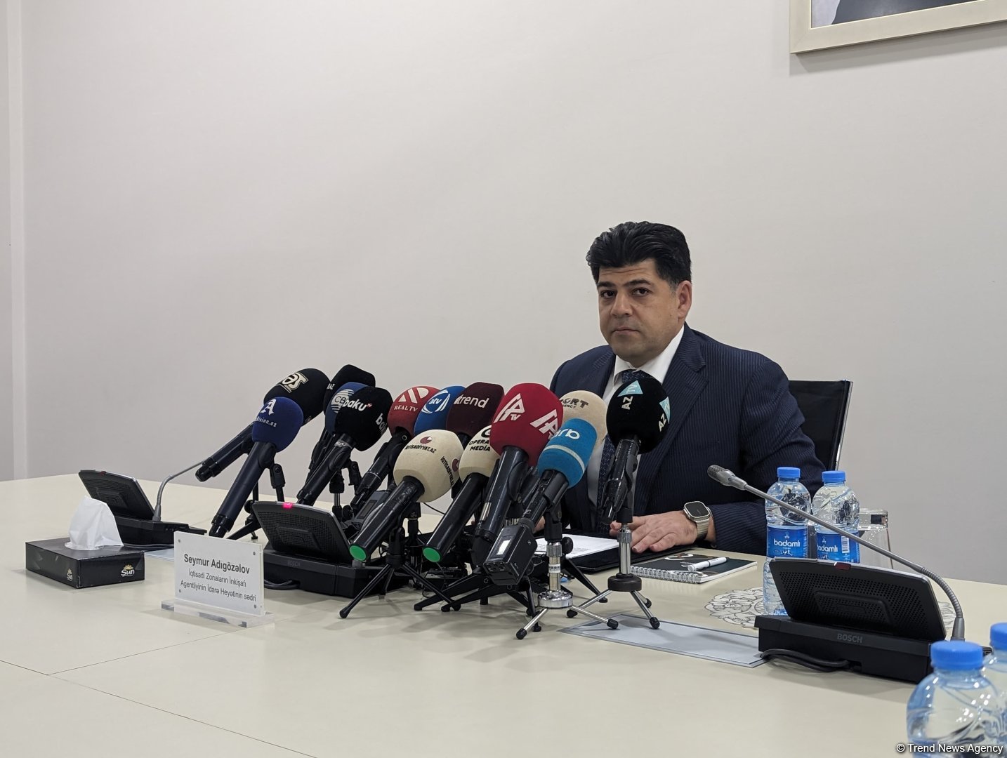 Ведутся работы по строительству более 15 предприятий в действующих на освобожденных территориях Азербайджана промпарках - Сеймур Адыгезалов