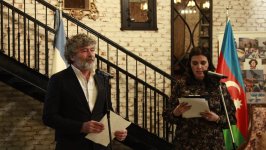 Представлена книга аргентинской писательницы Луизы Валенсуэлы "Другое оружие" на азербайджанском языке (ФОТО)