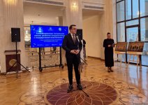 В Баку открылась выставка "Избранные образы русской сцены" (ФОТО)