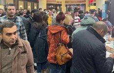 В Баку прошла автограф-сессия творческого коллектива фильма "Apatiya" (ФОТО)