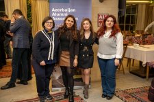 В Баку прошла "Ночь Бернса" памяти великого шотландского поэта Роберта Бернса (ФОТО)