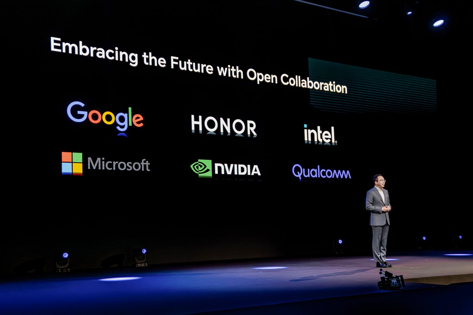 HONOR представила новые продукты и технологии с AI-поддержкой на выставке MWC 2024