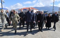 Президент Ильхам Алиев заложил фундамент мемориала жертвам Ходжалинского геноцида и встретился с представителями общественности района (ФОТО/ВИДЕО)