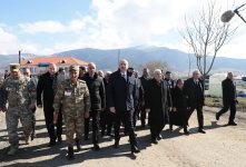 Президент Ильхам Алиев заложил фундамент мемориала жертвам Ходжалинского геноцида и встретился с представителями общественности района (ФОТО/ВИДЕО)
