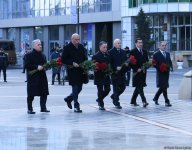 Государственные и правительственные официальные лица Азербайджана посетили памятник Ходжалинскому геноциду (ФОТО)