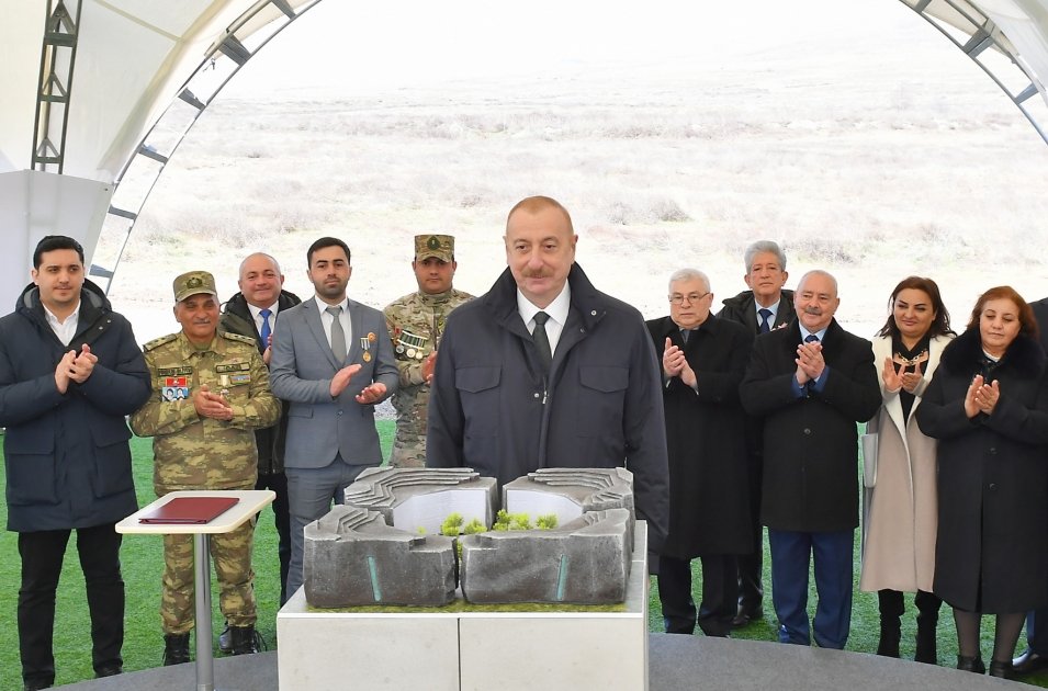 Президент Ильхам Алиев заложил фундамент мемориала жертвам Ходжалинского геноцида и встретился с представителями общественности района (ФОТО/ВИДЕО)