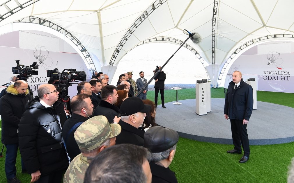 Президент Ильхам Алиев заложил фундамент мемориала жертвам Ходжалинского геноцида и встретился с представителями общественности района (ФОТО/ВИДЕО)