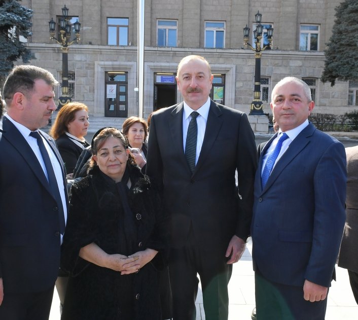 Президент Ильхам Алиев заложил фундамент мемориала жертвам Ходжалинского геноцида и встретился с представителями общественности района (ФОТО/ВИДЕО)