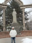 Турал Ахмед сыграл молодого Деде Горгуда в Бишкеке  - медаль  "Манас", национальный кыргызский халат  (ФОТО)