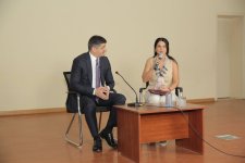 Как создать захватывающий детектив: встреча с писателем Мушфигом Аббасовым (ФОТО)